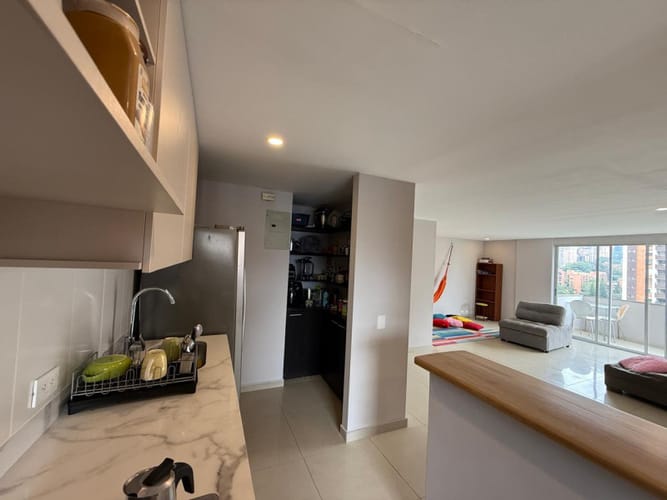 Apartamento de 3 alcobas en arriendo en Lalinde, Medellín, 103 m² · foto 2 de 12