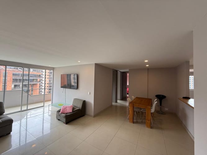 Apartamento de 3 alcobas en arriendo en Lalinde, Medellín, 103 m² · foto 3 de 12