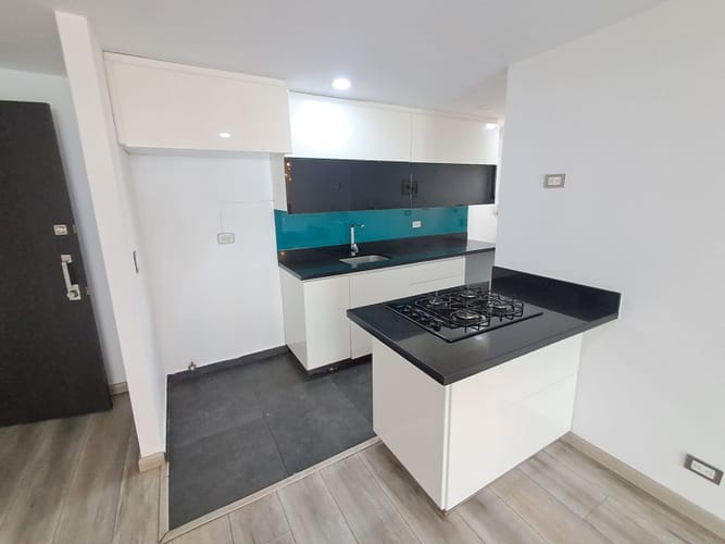 Apartamento de 2 alcobas en arriendo en Los Balsos, Medellín, 84 m² · foto 2 de 16