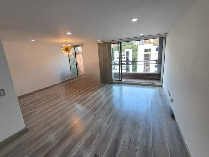 Apartamento de 2 alcobas en arriendo en Los Balsos, Medellín, 84 m² · foto 4 de 16