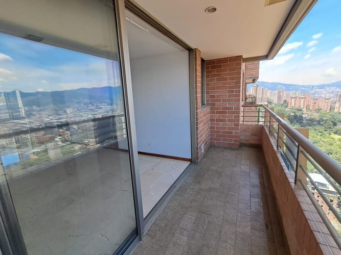 Apartamento de 3 alcobas en arriendo en El Tesoro, Medellín, 173 m² · foto 4 de 24
