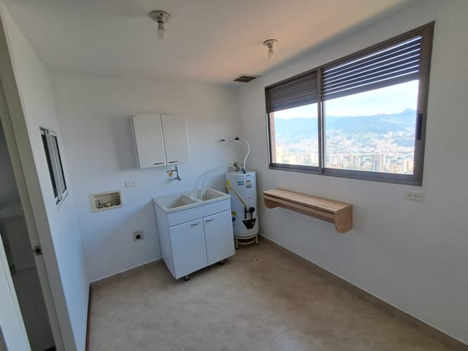 Apartamento de 3 alcobas en arriendo en El Tesoro, Medellín, 173 m² · foto 7 de 24