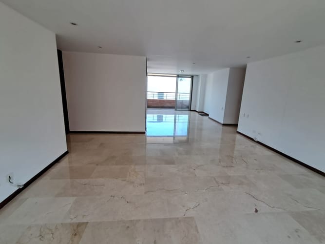 Apartamento de 3 alcobas en arriendo en El Tesoro, Medellín, 173 m² · foto 10 de 24