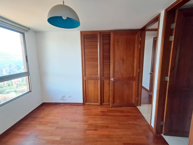 Apartamento de 3 alcobas en arriendo en El Tesoro, Medellín, 173 m² · foto 18 de 24