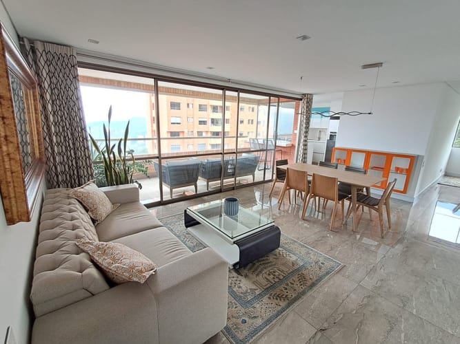 Apartamento de 2 alcobas en arriendo en El Tesoro, Medellín, 130 m² · foto 2 de 24