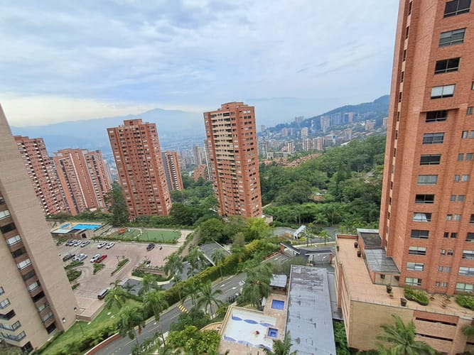Apartamento de 2 alcobas en arriendo en El Tesoro, Medellín, 130 m² · foto 4 de 24