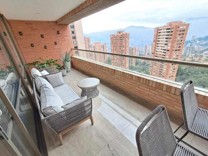 Apartamento de 2 alcobas en arriendo en El Tesoro, Medellín, 130 m² · foto 5 de 24