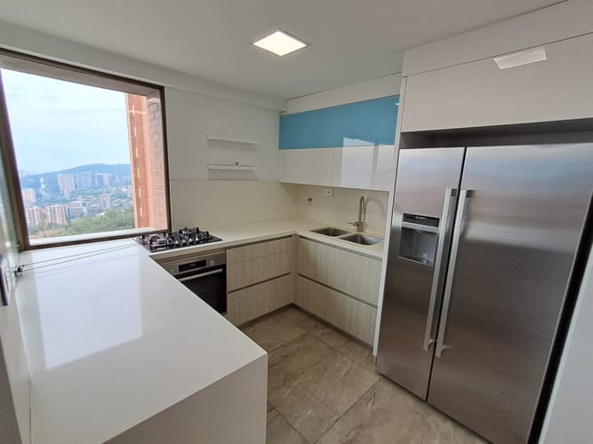 Apartamento de 2 alcobas en arriendo en El Tesoro, Medellín, 130 m² · foto 6 de 24