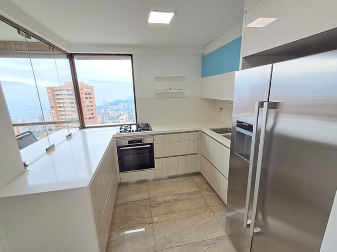 Apartamento de 2 alcobas en arriendo en El Tesoro, Medellín, 130 m² · foto 7 de 24