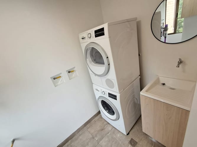 Apartamento de 2 alcobas en arriendo en El Tesoro, Medellín, 130 m² · foto 8 de 24
