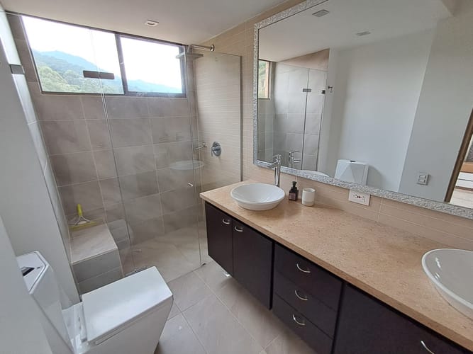 Apartamento de 2 alcobas en arriendo en El Tesoro, Medellín, 130 m² · foto 22 de 24