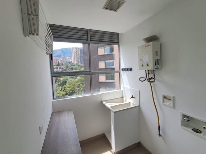 Apartamento de 3 alcobas en arriendo en Santa María De Los Ángeles, Medellín, 116 m² · foto 2 de 19