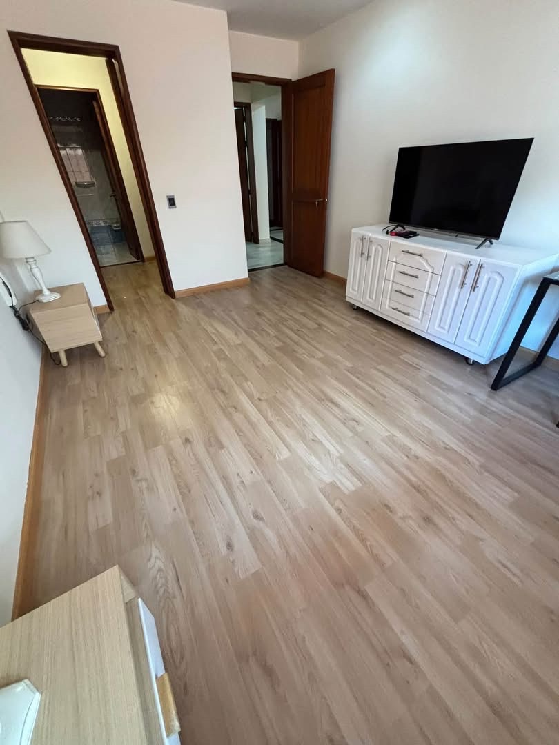 Apartamento en arriendo en Santa Barbara, Bogotá · foto 3 de 9