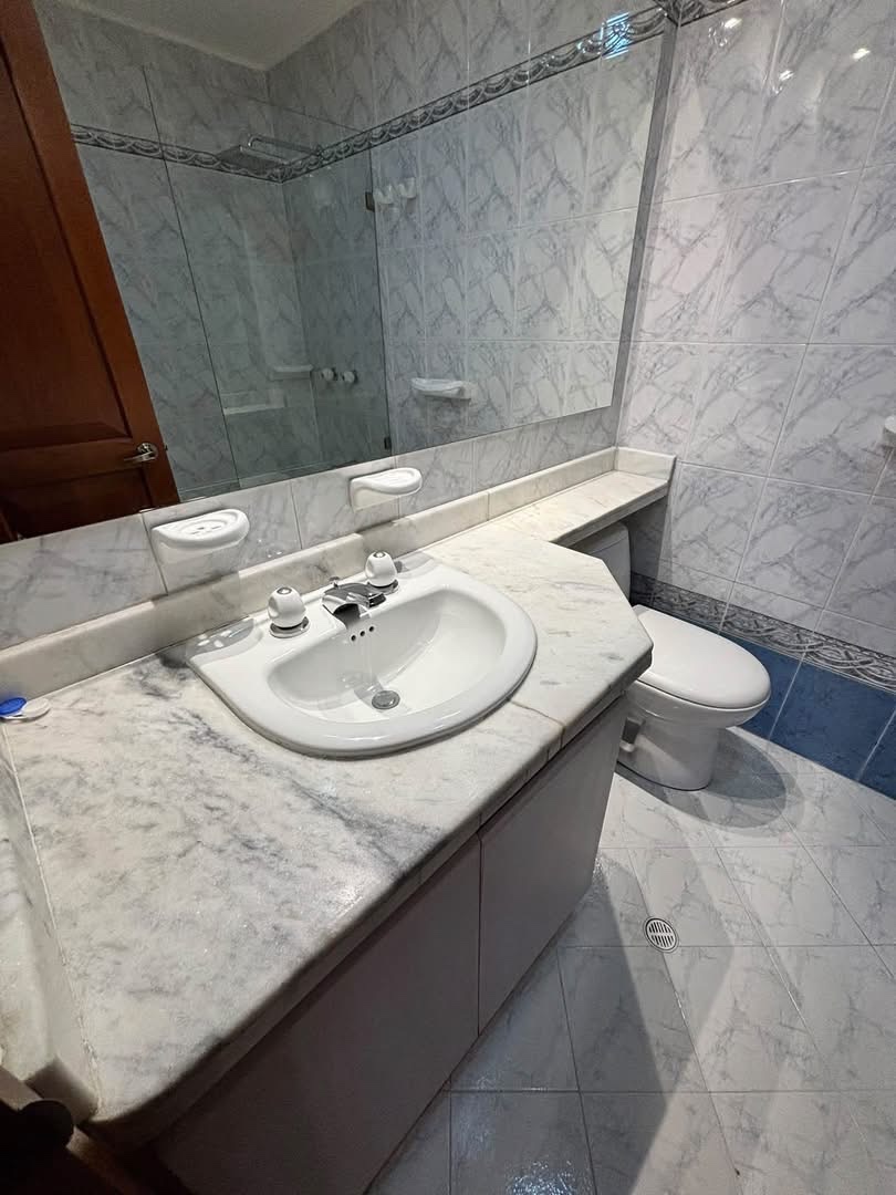 Apartamento en arriendo en Santa Barbara, Bogotá · foto 7 de 9