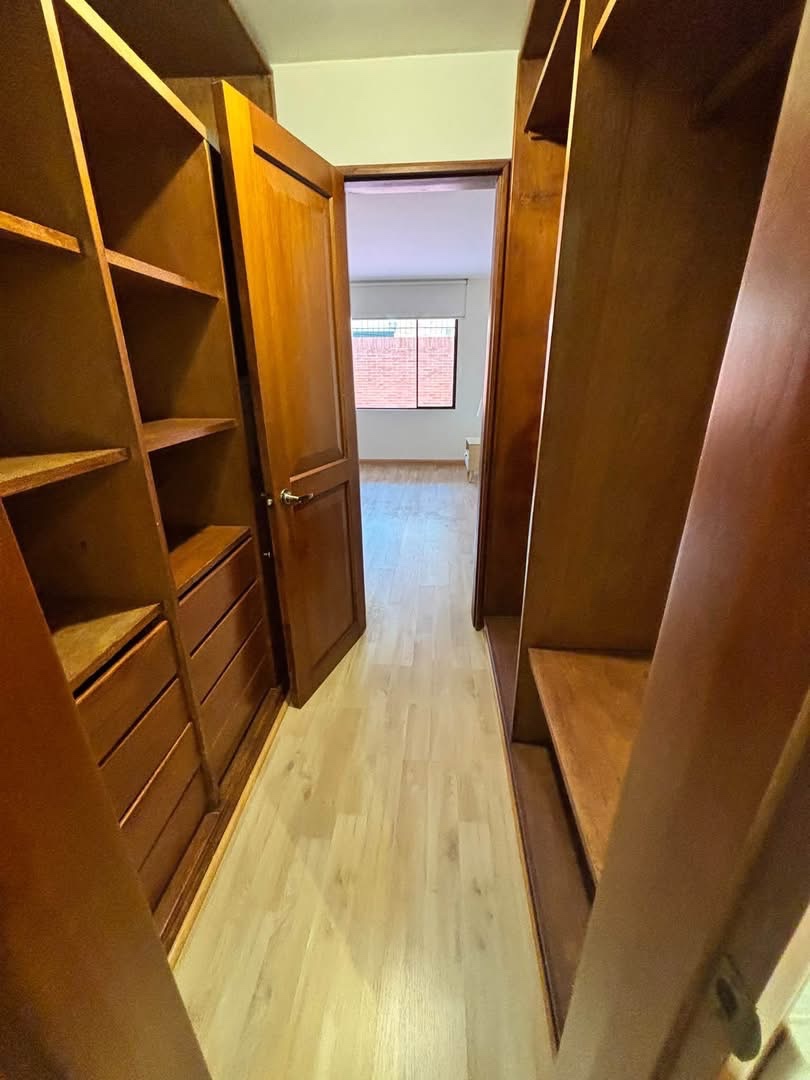 Apartamento en arriendo en Santa Barbara, Bogotá · foto 8 de 9