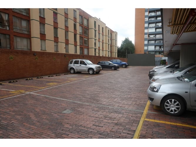 Apartamento de 2 alcobas en venta en Usaquen, Bogotá, 76 m² · foto 22 de 24