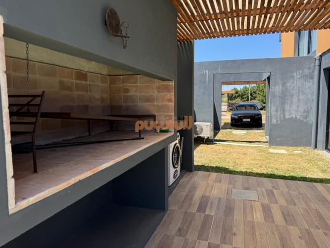 Si sueñas con una propiedad en un barrio cerrado, con piscina propia, amplio parrillero techado con un living exterior esta es tu mejor inversión · Foto 5