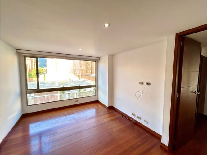 Apartamento de 3 alcobas en venta en Santa Barbara, Bogotá, 230 m² · foto 2 de 21