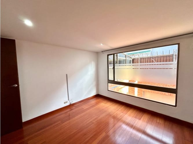 Apartamento de 3 alcobas en venta en Santa Barbara, Bogotá, 230 m² · foto 4 de 21