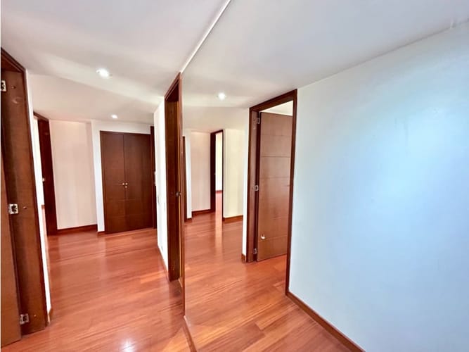 Apartamento de 3 alcobas en venta en Santa Barbara, Bogotá, 230 m² · foto 10 de 21