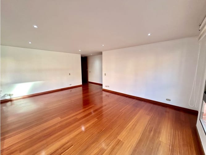 Apartamento de 3 alcobas en venta en Santa Barbara, Bogotá, 230 m² · foto 11 de 21