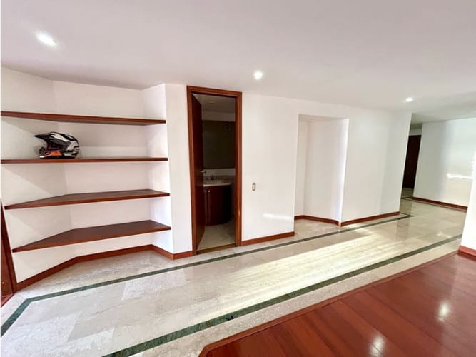 Apartamento de 3 alcobas en venta en Santa Barbara, Bogotá, 230 m² · foto 14 de 21