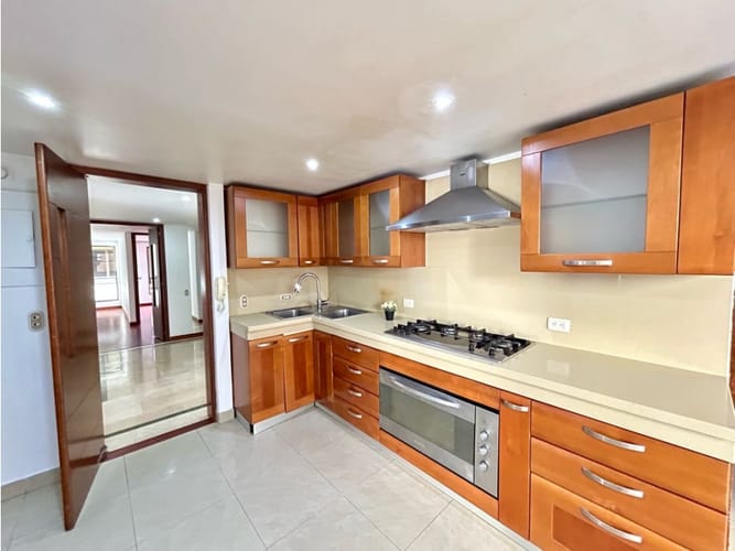 Apartamento de 3 alcobas en venta en Santa Barbara, Bogotá, 230 m² · foto 15 de 21