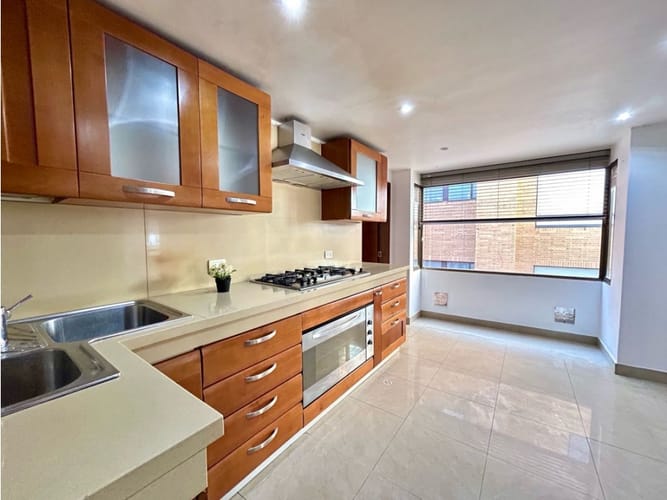 Apartamento de 3 alcobas en venta en Santa Barbara, Bogotá, 230 m² · foto 16 de 21