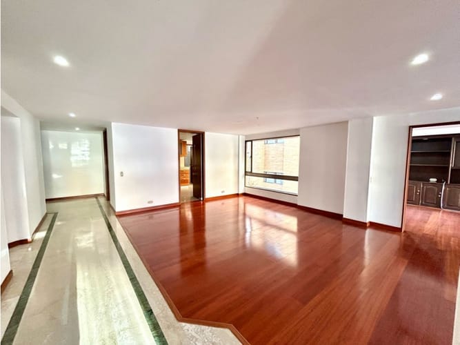 Apartamento de 3 alcobas en venta en Santa Barbara, Bogotá, 230 m² · foto 17 de 21