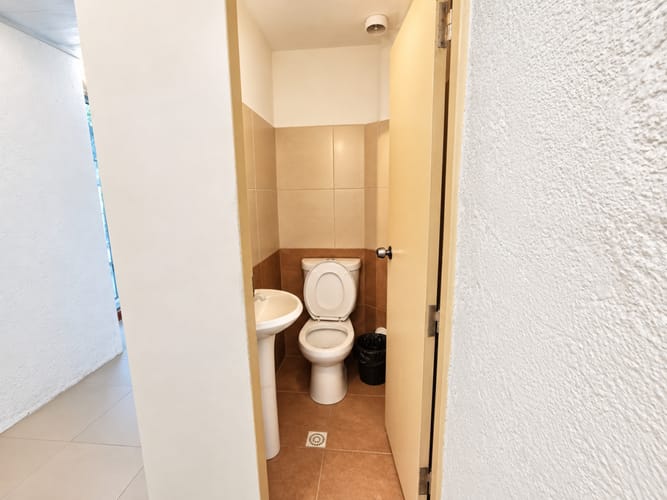 Alquiler Excelente Local Comercial 30 M2 Sin Gastos Comunes En Pocitos · Foto 5