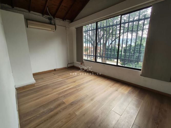 Bodega en arriendo en Manila, Medellín, 150 m² · foto 2 de 13