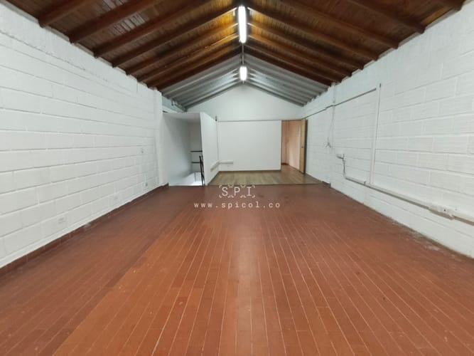 Bodega en arriendo en Manila, Medellín, 150 m² · foto 3 de 13