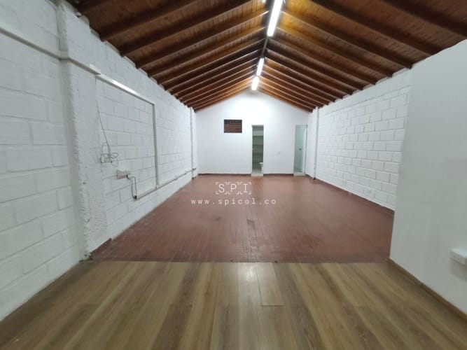 Bodega en arriendo en Manila, Medellín, 150 m² · foto 4 de 13