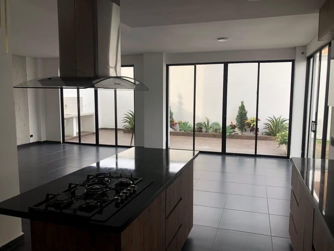 Casa de 5 alcobas en venta en Las Mercedes, Medellín, 350 m² · foto 15 de 24
