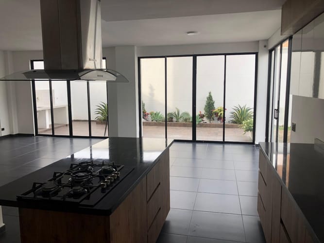 Casa de 5 alcobas en venta en Las Mercedes, Medellín, 350 m² · foto 18 de 24