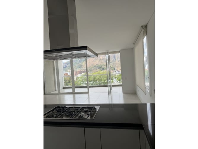 Apartamento de 3 alcobas en venta en Bellavista, Cali, 193 m² · foto 6 de 24