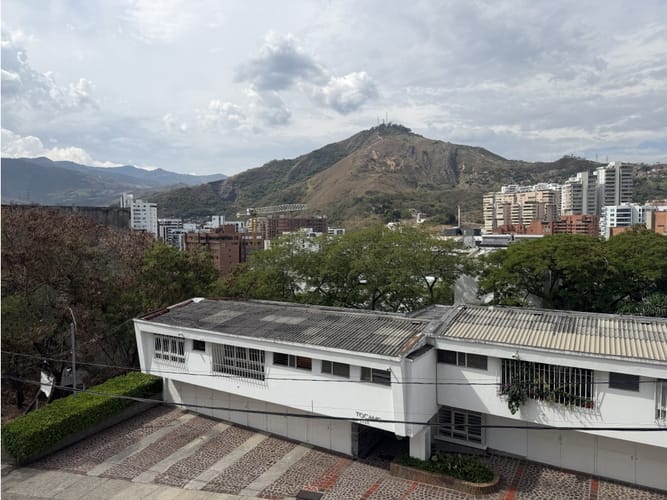 Apartamento de 3 alcobas en venta en Bellavista, Cali, 193 m² · foto 11 de 24