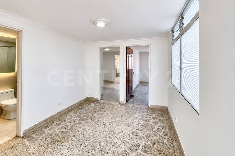 Oficina en arriendo en Laureles, Medellín, 127 m² · foto 2 de 15