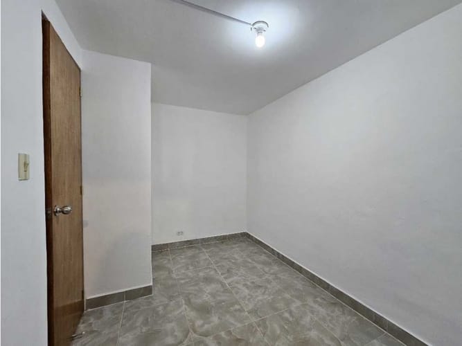 Local en venta en Simon Bolivar, Medellín, 33 m² · foto 10 de 19