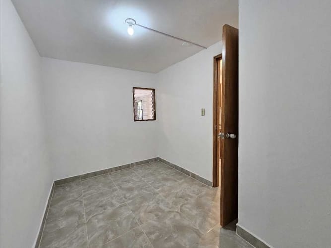 Local en venta en Simon Bolivar, Medellín, 33 m² · foto 13 de 19