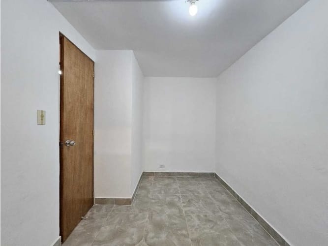 Local en venta en Simon Bolivar, Medellín, 33 m² · foto 14 de 19