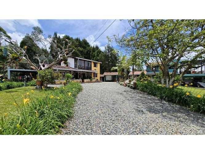 Finca en venta en Carrizales, Rionegro, 232 m² · foto 2 de 24