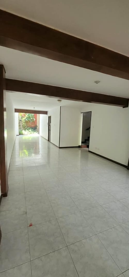 Casa de 5 alcobas en venta en Santa Anita, Cali, 235 m² · foto 8 de 24