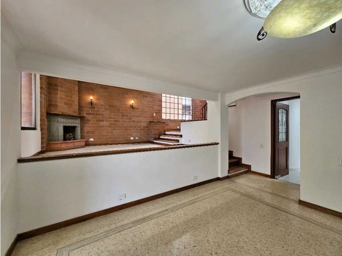 Casa de 5 alcobas en venta en Laureles, Medellín, 270 m² · foto 1 de 24