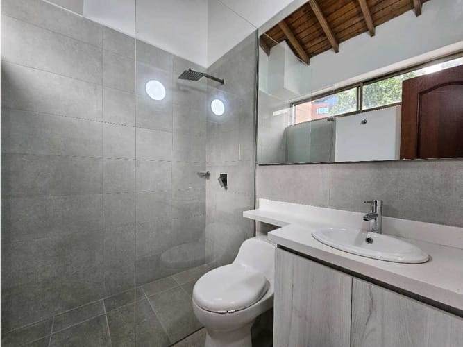 Casa de 5 alcobas en venta en Laureles, Medellín, 270 m² · foto 22 de 24