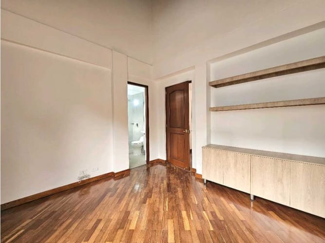 Casa de 5 alcobas en venta en Laureles, Medellín, 270 m² · foto 23 de 24