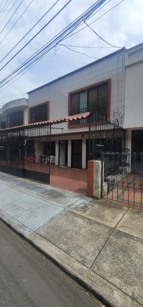 Casa de 7 alcobas en venta en El Refugio, Cali, 220 m² · foto 5 de 24