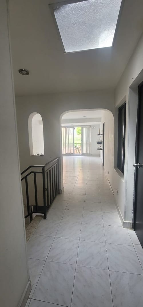 Casa de 7 alcobas en venta en El Refugio, Cali, 220 m² · foto 9 de 24