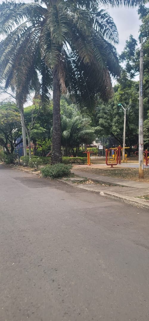 Casa de 7 alcobas en venta en El Refugio, Cali, 220 m² · foto 2 de 24