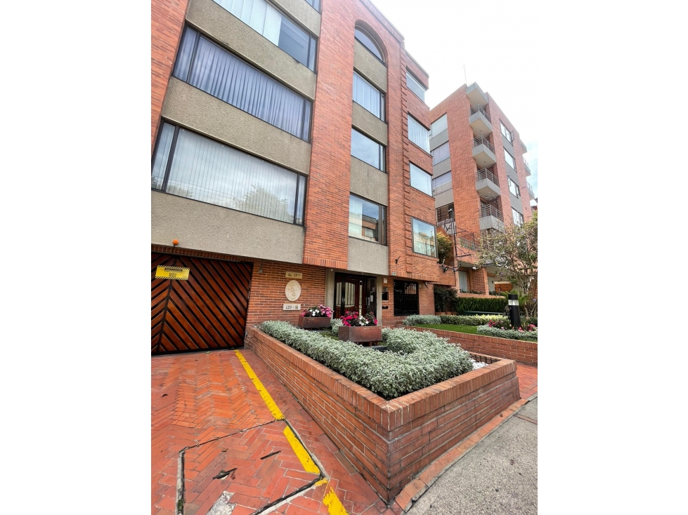 Apartamento en venta en Santa Barbara, Bogotá · foto 2 de 24